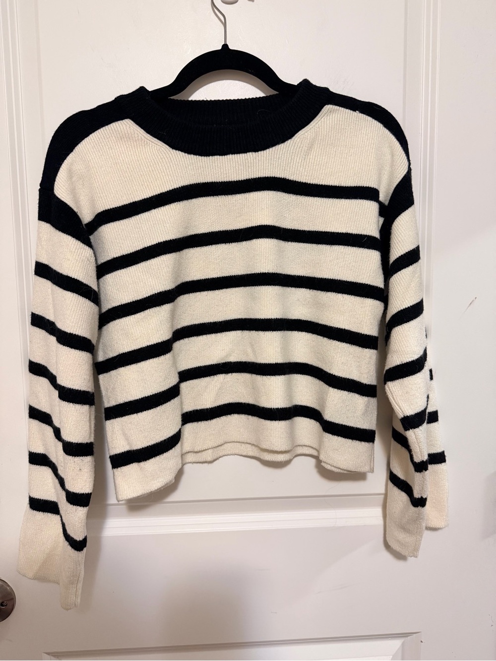 Zara Knit Black & White Striped Sweater | Fits Women’s XS